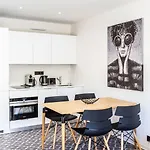 Schicke Und Moderne Im Stadtzentrum By Interhome 쎙뜨호뻬