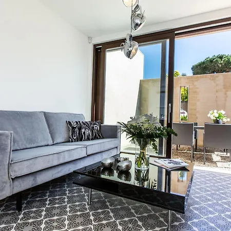 Schicke Und Moderne Im Stadtzentrum By Interhome Saint-Tropez