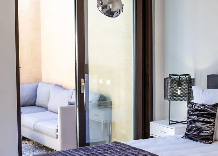 Schicke Und Moderne Im Stadtzentrum By Interhome