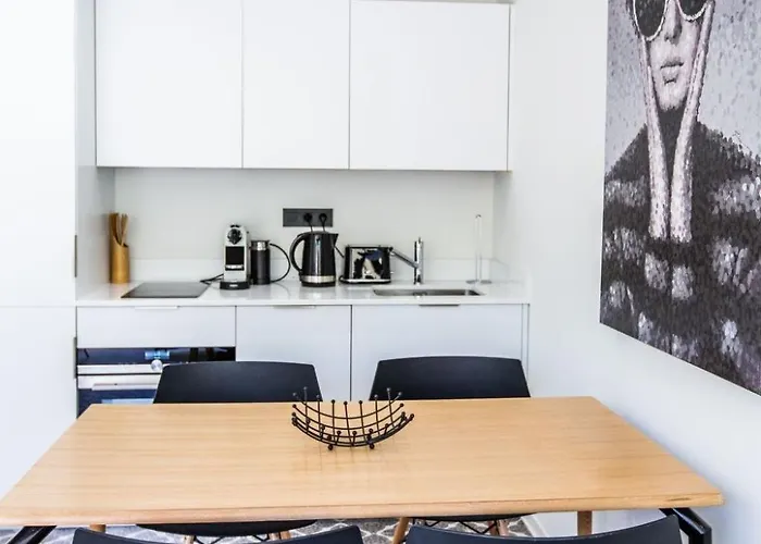 Schicke Und Moderne Im Stadtzentrum By Interhome