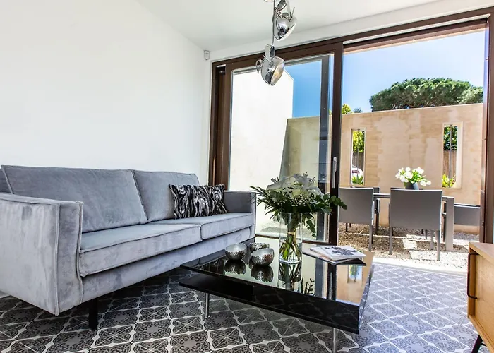 Schicke Und Moderne Im Stadtzentrum By Interhome Saint-Tropez